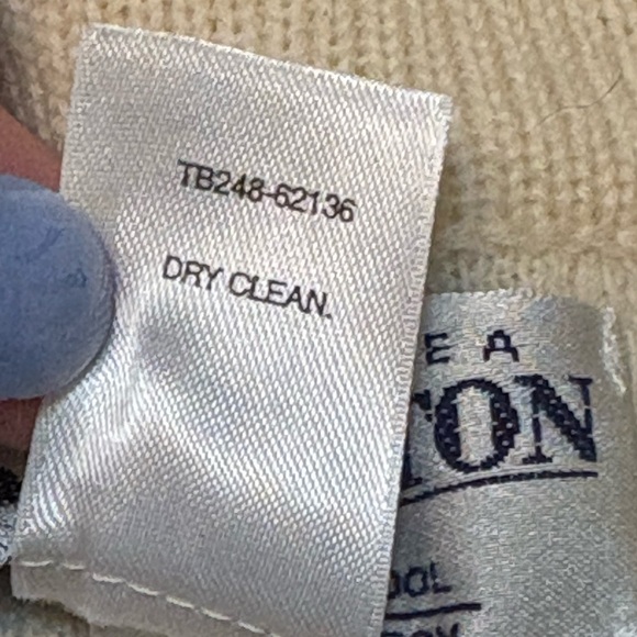 Vintage Pendleton Cream Sweater w/ Black &Red Accents Size S. 100% Virgin Wool - Picture 7 of 14